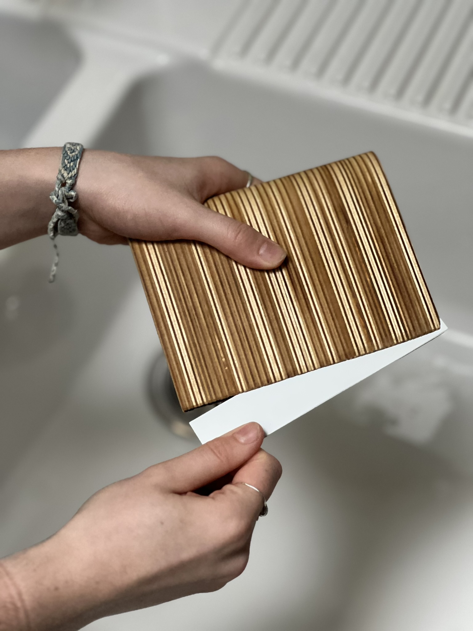Wave scraper — replaceable blade
